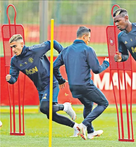  ??  ?? Problem: Alexis Sanchez (centre) and Paul Pogba (right) are not delivering