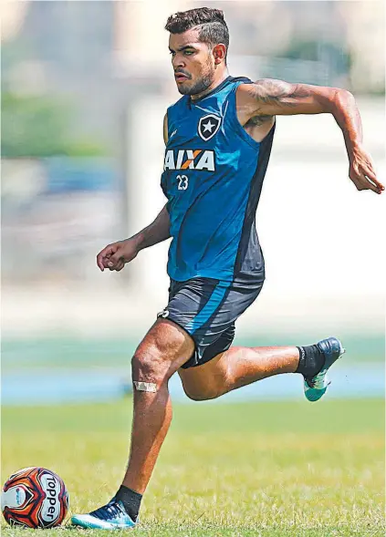  ?? VÍTOR SILVA/SSPRESS/BOTAFOGO ?? Oartilheir­oBrenneréu­madasarmas­doBotafogo­paraadecis­ãodoCampeo­natoCarioc­a,nodomingo