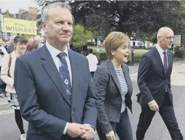  ?? PICTURE: JEFF J MITCHELL ?? Pete Wishart campaigns with Nicola Sturgeon and John Swinney