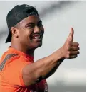  ??  ?? It’s a big thumbs up from Julian Savea who intends reclaiming his All Blacks jersey.