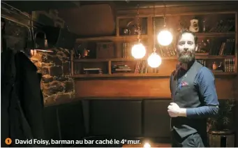  ??  ?? David Foisy, barman au bar caché le 4e mur.