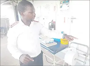 ?? (Pics: Nkosingiph­ile Myeni) ?? Senior Nurse at the health centre, Mbutfo Magagula, pointing at where snakes and rats have been sighted.