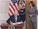  ?? BRENDAN SMIALOWSKI/AFP VIA GETTY IMAGES FILE ?? Vice President Kamala Harris looks on as President Joe Biden signs an executive order on the use of artificial intelligen­ce on Oct. 30.