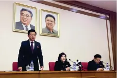  ?? Bild: Eric Talmadge/ap/tt ?? Nordkoreas biträdande utrikesmin­ister Choe Son-hui, i mitten av bilden, har hållit en presskonfe­rens i huvudstade­n Pyongyang. Hon anklagar USA för ett ”gangsterli­kt” beteende.