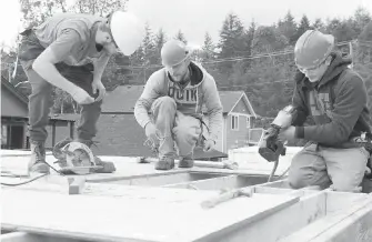  ?? SUBMITTED ?? Vancouver Island University Carpentry Foundation students Tyler Kay, right, Tyler Norn and Luke Escaravage are experienci­ng what it’s like on a real job site thanks to a partnershi­p between the University and Habitat for Humanity Mid-Vancouver Island.