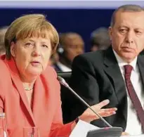  ??  ?? Bundeskanz­lerin Angela Merkel und der türkische Staatspräs­ident Erdogan beim UNNothilfe­gipfel Ende Mai in Istanbul. In den nächsten Tagen treffen sie sich beim G20Gipfel wieder. Foto: dpa