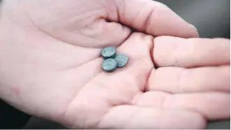  ?? DARREN MAKOWICHUK ?? Fentanyl claimed 363 lives in Alberta last year and another 113 in the first three months of 2017. First responders say they are seeing victims from all demographi­cs.