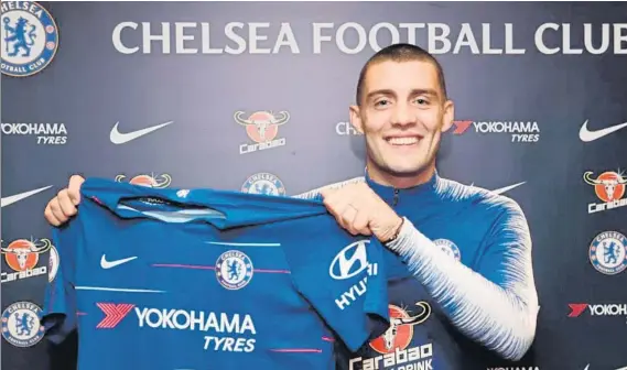  ?? FOTO: CHELSEAFC ?? Mateo Kovacic posa con la camiseta del Chelsea