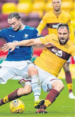  ?? Picture: SNS. ?? St Johnstone striker Chris Kane battles for the ball with Motherwell’s Peter Hartley.