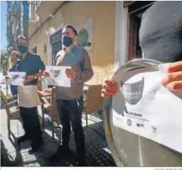  ?? JULIO GONZÁLEZ ?? Una protesta de la hostelería por las medidas anticovid.