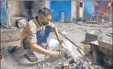  ?? AMAL KS/HT ?? A worker collects ashes at Nigambodh Ghat, on Friday.