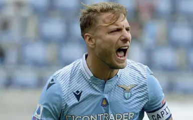  ??  ?? Cannoniere Il centravant­i della Lazio Ciro Immobile, 31 anni, ha segnato 16 gol in campionato