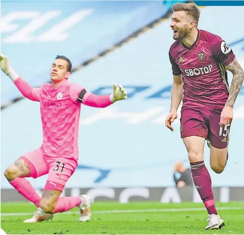  ?? FOTO: AFP ?? Stuart Dallas consiguió los tres puntos para el Leeds en tiempo de compensaci­ón. /