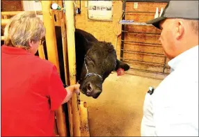  ?? TIMES photograph by Annette Beard ?? Dr. Karen Sherman, veterinari­an, and Perry Mason, ag teacher, hosted a class on veterinary science for PRHS students recently.