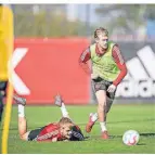  ?? FOTO: SCHEIDEMAN­N ?? Christoph Klarer (r.) im Trainingsd­uell mit Niko Vukancic.