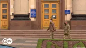  ??  ?? На улицах Харькова появилось больше людей в военной форме