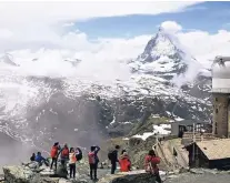  ??  ?? Mit 4478 Metern Höhe ist das Matterhorn einer der höchsten Berge der Alpen.