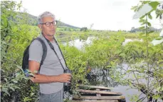  ?? FOTO: JULIA BRUNNER ?? Ulrich Mayer hat zwei bis drei Orte, an denen er die Vögel im Moos beobachtet.