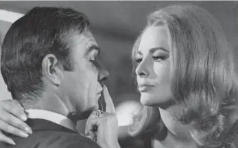  ?? FOTO: IMAGO ?? „Psst, sagen Sie jetzt nichts, Mr. Bond!“Karin Dor spielte neben Sean Connery in „Man lebt nur zweimal“die rothaarige Agentin Helga Brandt.