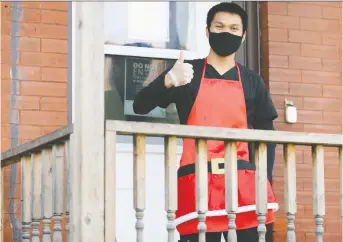  ?? NICK BRANCACCIO ?? A worker at Devonshire Lodging Home gives a thumb's up from the balcony while participat­ing in a Christmas event inside the facility at 511 Devonshire Rd. on Tuesday.