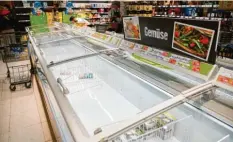  ?? Foto: dpa ?? Leer gekauft: Im Frühjahr war Essen aus der Tiefkühltr­uhe besonders beliebt, wie hier in diesem Supermarkt in Berlin zu sehen war.