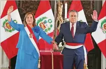  ?? ?? LIMA. Boluarte con el nuevo primer ministro Gustavo Adrianzén.