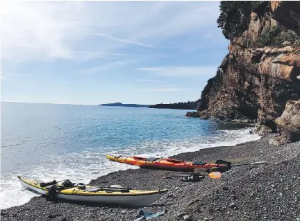  ?? SHARON LINDORES ?? Red Rock Adventure offers visitors a closer look at the Bay of Fundy’s coastal caves and rock formations near St. Martins, N.B.