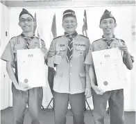  ??  ?? ISMAIL Abdullah bersama Yap Joewin (kiri) dan Yap Melwin.