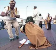  ??  ?? BOWS AND PRAISES: Khoisan and aboriginal people praise and pay respect to their ancestral land while they celebrate World Indigenous People’s Day in Cape Town.