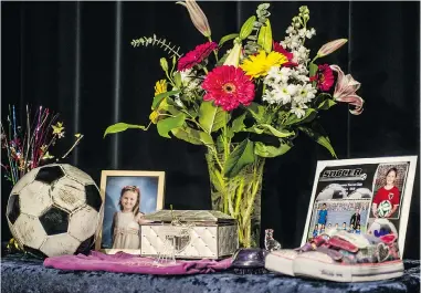  ?? STEVE BOSCH/PNG ?? A memorial for Erin Moore, 7, who was killed in a rock slide in Lions Bay, is displayed at a service held on the weekend.