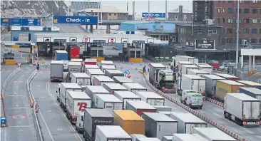  ?? [ APA/AFP] ?? Lkw-Stau in Dover an der Südküste Englands bei einem Testlauf für den Brexit im Vorjahr.