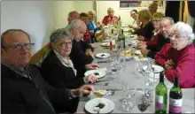  ??  ?? Le traditionn­el repas du club Détente et Loisirs