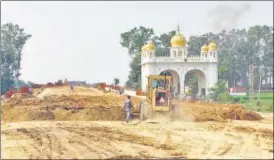  ?? SAMEER SEHGAL/HT FILE ?? Constructi­on work on at the Dera Baba Nanak district in Gurdaspur on August 26.