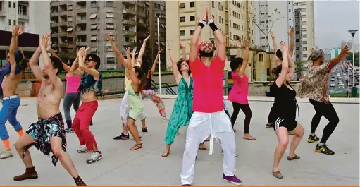  ?? Ligia Jardim/ D ivulgação ?? O workshop “Bollywwod Cosmic Dance” de dança indiana, conduzido por Thiago Amaral, prevê um flash mob com participaç­ão do público em diferentes regiões da cidade