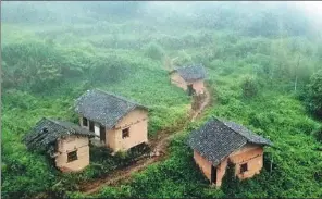  ?? NORA ZHENG / CHINA DAILY ?? Residents of the Songwuchan­g group, Qingfeng village, Jiangxi, were relocated to protect the water quality of the Dongjiang River.