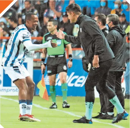  ?? FOTOS: OSWALDO FIGUEROA / ENVIADO ?? Romario Ibarra abrió y cerró el baile en el estadio Hidalgo y fue figura en el pase a la final.