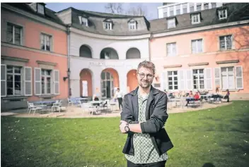  ?? FOTO: ANDREAS BRETZ ?? Sascha Förster hat für viel frischen Wind im Theatermus­eum gesorgt. Jetzt aber hängt der Haussegen schief, weil es Ärger mit dem Freundeskr­eis gibt.