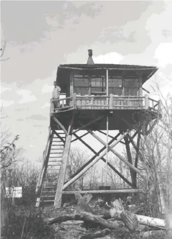  ?? PHOTOS BY DREW CHICK/NATIONAL PARK SERVICE ?? Roy Sullivan on the deck of a Shenandoah National Park fire lookout tower in 1940.