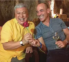  ??  ?? The social media was abuzz when Chef Wan (left) was seen photograph­ed with Hong Kong actor, singer and TV chef Nicholas Tse and Italian-Canadian celebrity chef David Rocco (right) in Ipoh, Perak recently.