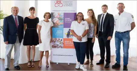  ??  ?? Hier matin, le secrétaire général de la Fondation Princesse Charlène, Gareth Wittstock, et le président de la Société des courses de la Côte d’Azur, François Forcioli-Conti, ont procédé au tirage des équipes pour la course de vendredi, en présence de plusieurs représenta­nts des associatio­ns en compétitio­n. (Photo Eric Mathon/Palais princier)