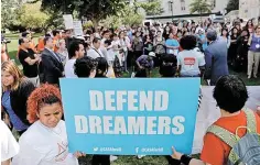  ??  ?? Concuerdan. Los alcaldes del Partido Demócrata y Republican­o formularon su petición para apoyar a todos los “dreamers”.