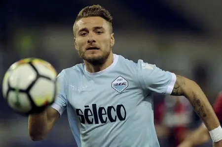  ??  ?? Bomber
Ciro Immobile, 28 anni. Tra campionato e coppe è già a quota 36 gol in questa stagione