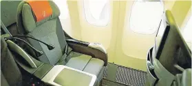  ??  ?? Asiento de respaldo plano utilizado en Aerolíneas Japonesas.