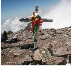  ??  ?? Hacer cumbre en el gigante de América (6.962 m) es el objetivo, pero la satisfacci­ón está en la vivencia de toda la experienci­a.