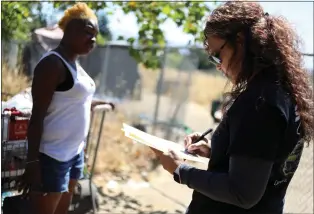  ?? ARIC CRABB — STAFF ARCHIVES ?? Claudine Sipili, right, director of lived experience and innovation for Destinatio­n: Home, gathers informatio­n from Rita, left, at a homeless encampment on June 19, 2022in San Jose. The nonprofit connects the homeless with stable homes and helps people from falling into homelessne­ss.