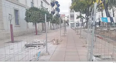  ?? D. C. ?? La intervenci­ón en la Plaza del Polvorista, donde Apemsa ha aprovechad­o las obras para mejorar la red de suministro.