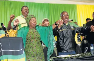  ?? /Jackie Clausen ?? Song and dance: Presidenti­al hopeful Nkosazana Dlamini-Zuma sings along with KwaZuluNat­al premier Willies Mchunu at the closing of the ANC’s provincial general council in Durban on Tuesday.