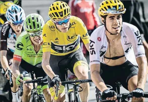  ?? Disciplina
LIONEL BONAVENTUR­E / AFP ?? Landa por delante de Froome en una imagen del pasado Tour de Francia, en la que el ciclista vasco se quedó finalmente a un segundo de alcanzar el podio