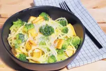  ?? DEB LINDSEY/FOR THE WASHINGTON POST ?? Linguine With Broccoli and Tofu is a low-key introducti­on to tofu, especially because the addition of Parmigiano-Reggiano brings out tofu’s natural nuttiness.