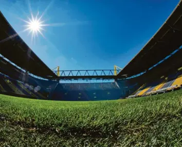  ?? Foto: Bernd Thissen, dpa ?? In der Bundesliga – hier das Dortmunder Stadion – ruht der Ball seit über einem Monat. Anfang Mai soll die unfreiwill­ige Corona-Pause zu Ende sein.